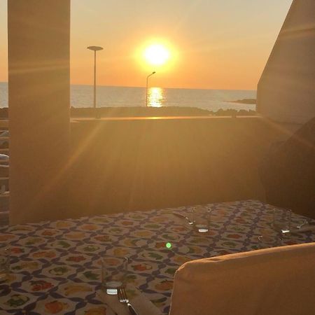 Sigis House - Independent Apartment Sea View Fiumicino Bagian luar foto