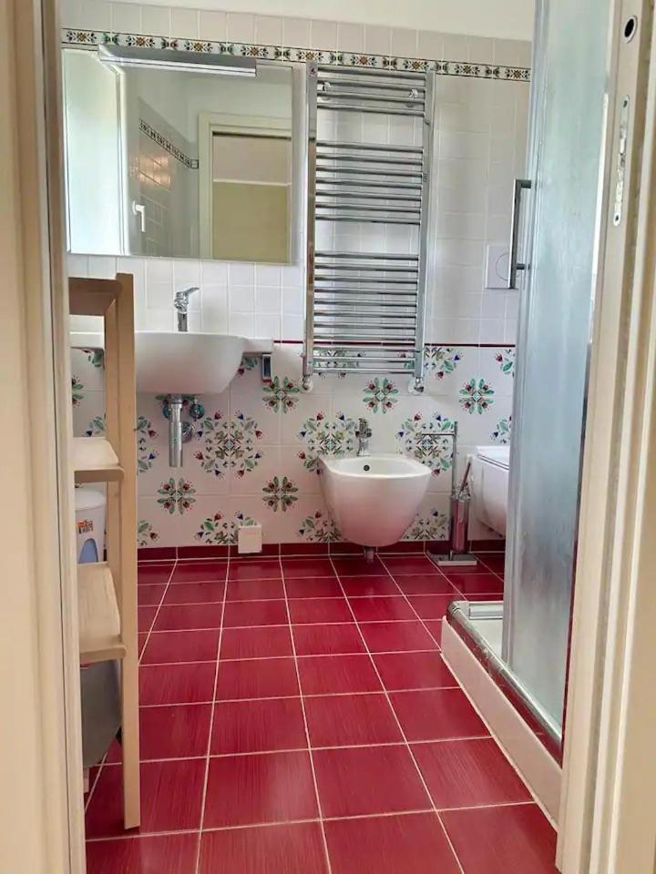 Sigis House - Independent Apartment Sea View Fiumicino Bagian luar foto