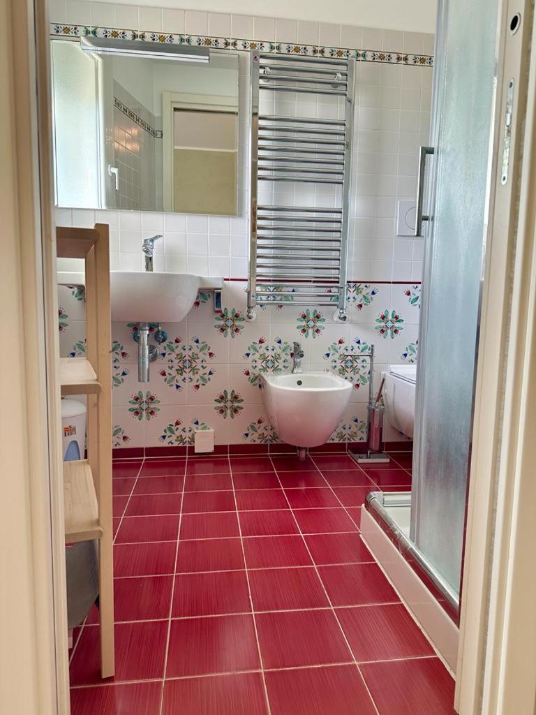 Sigis House - Independent Apartment Sea View Fiumicino Bagian luar foto