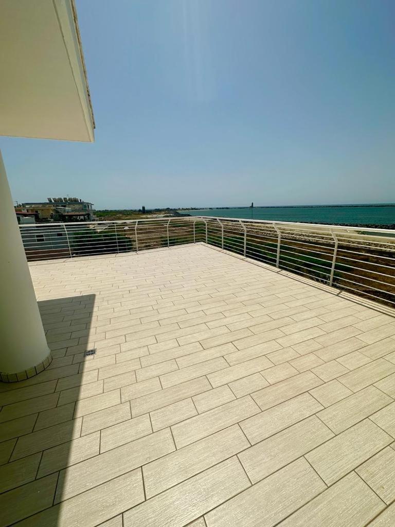 Sigis House - Independent Apartment Sea View Fiumicino Bagian luar foto